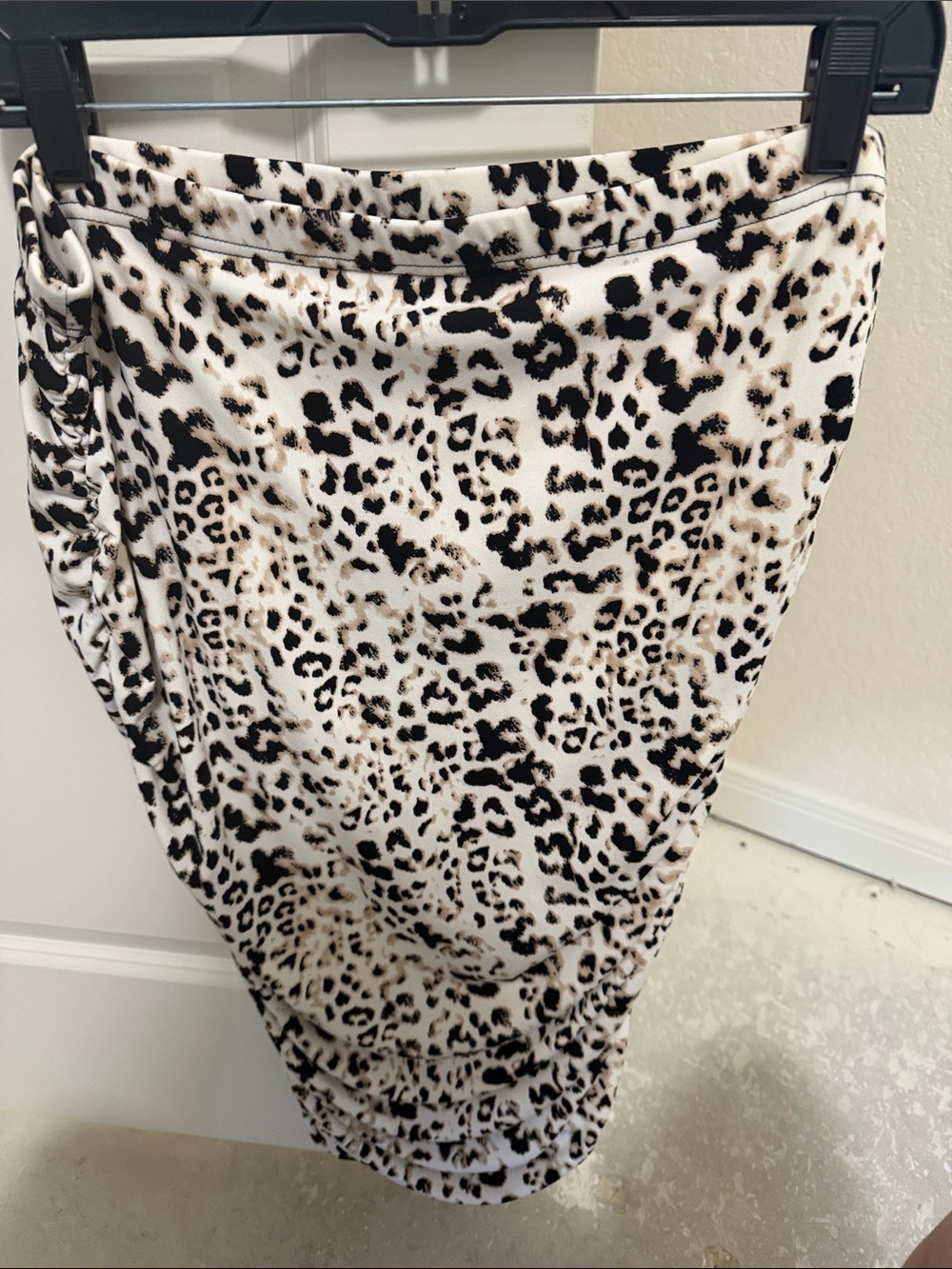 Vince Camuto Leopard Print Pencil Skirt - Beige & Black
